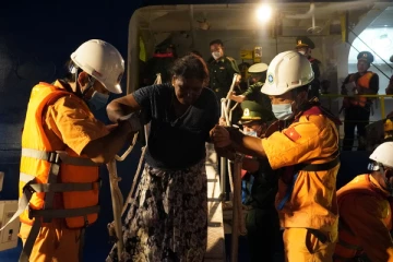 சர்வதேச கடற்பரப்பில் மீட்கப்பட்ட 300 இலங்கையர்களுக்கு துன்புறுத்தலா..! கசிந்துள்ள தகவல்