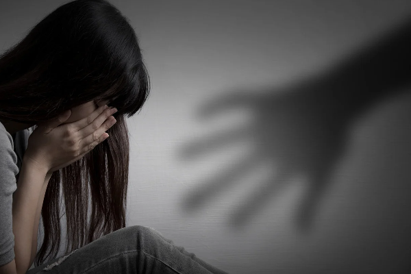 யாழில் சிறுமிகள் துஷ்பிரயோகம்; 80 வயதான நபர் தலைமறைவு! | Abuse Of Girls In Yali 80 Year Old Man Absconding