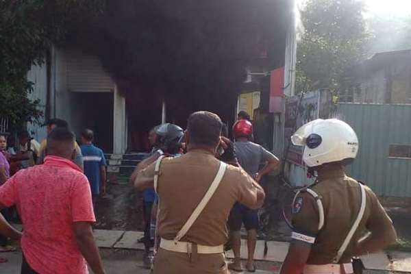 மேலும் ஒரு கட்டிடத்தில் பாரிய தீ விபத்து | Another Building Fire