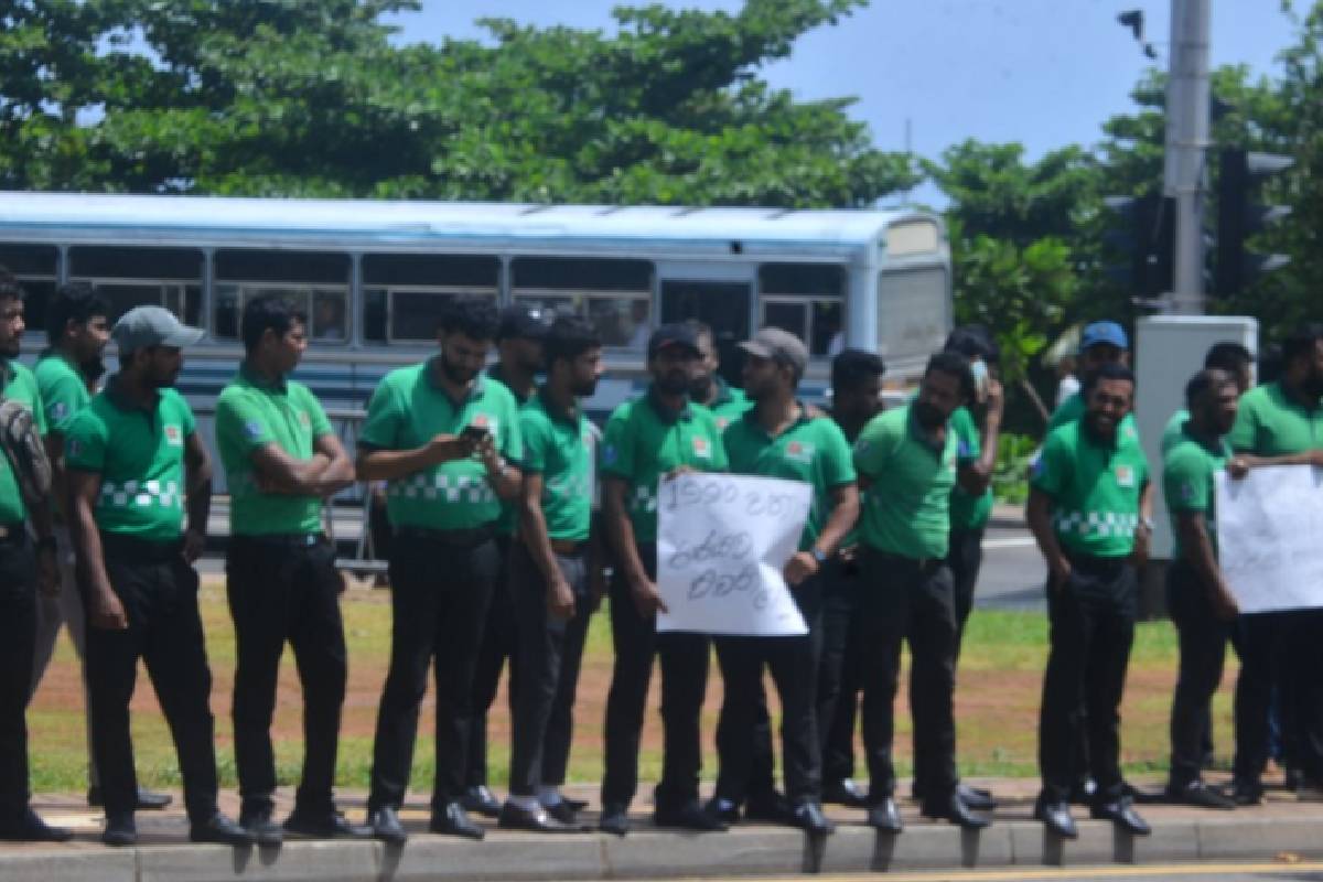 சுவசெரிய சேவையை இராணுவமயப்படுத்துவதற்கு எதிராக ஆர்ப்பாட்டம | Protest Against Militarization Civil Service
