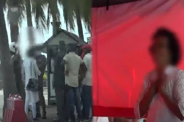 போராட்டக் களத்துக்குள் புகுந்த மர்மப் பெண்ணால் பரபரப்பு!