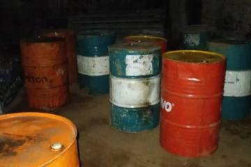 திருகோணமலையில் பதுக்கி வைக்கப்பட்டிருந்த மண்ணெண்ணெய் மீட்பு (Photo)