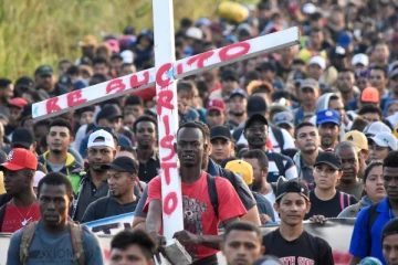 அமெரிக்காவை நோக்கி படையெடுக்கும் ஆயிரக்கணக்கான மக்கள்