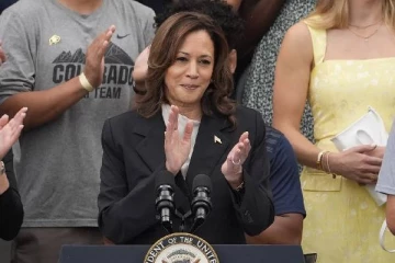 ஒரே வாரத்தில் ரூ 1,674 கோடி தேர்தல் நிதியாக திரட்டிய கமலா ஹாரிஸ்