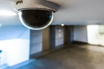 வைத்தியசாலை சிசிரிவி கமராவை திருடிய ஊழியர்