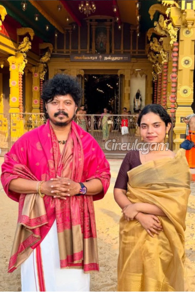 Jaffnaவில் உள்ள நல்லூர் முருகன் கோவிலுக்கு தனது மகளுடன் சென்றுள்ள தமிழ் சினிமா பிரபலம்... யார் பாருங்க | Popular Dancer Visit Srilanka Murugar Temple