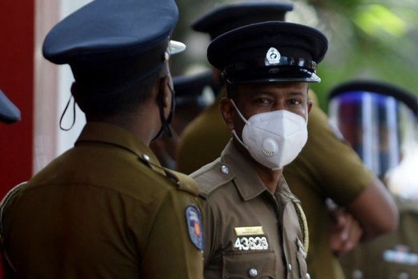 பொலிஸ் திணைக்களத்தில் தகுதியற்ற 4000 அதிகாரிகள்! | 4000 Unqualified Officer Police Department