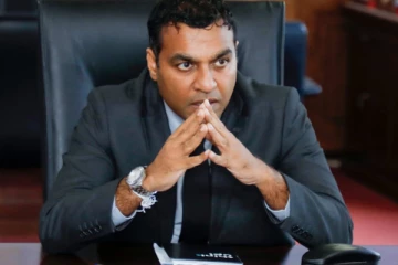 பொதுஜன முன்னணி நாடகமாடுகிறது : பாதுகாப்பு இராஜாங்க அமைச்சர்