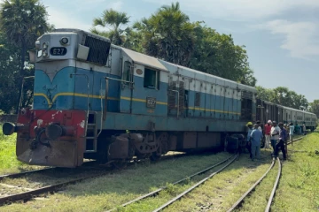 தடம்புரண்ட புகையிரதம் : போக்குவரத்து சேவைகள் பாதிப்பு