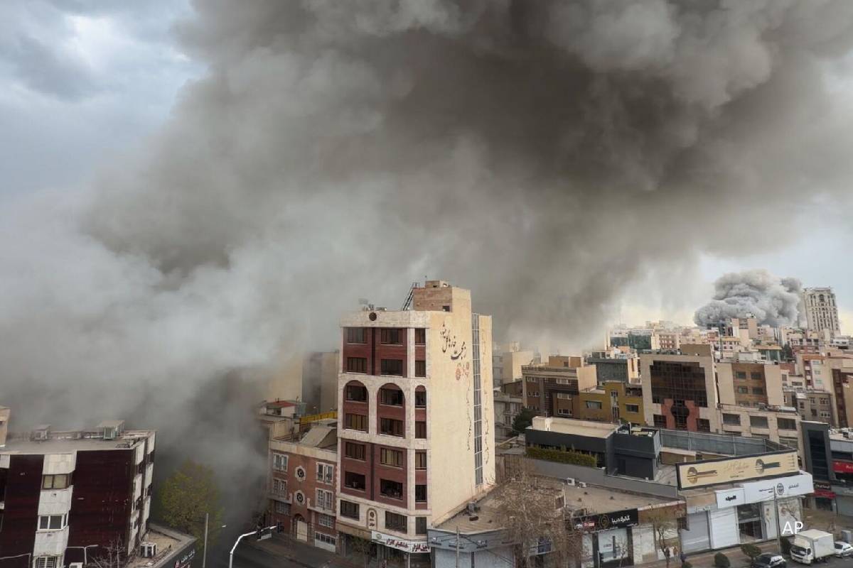 ஸ்பெயினை அடுத்து... ஈரான் தொடர்பில் ட்ரம்பின் முடிவுக்கு எதிராக திரும்பிய பிரான்ஸ் | Macron Says Iran War Illegal ஸ்பெயினை அடுத்து... ஈரான் தொடர்பில் ட்ரம்பின் முடிவுக்கு எதிராக திரும்பிய பிரான்ஸ் | Macron Says Iran War Illegal