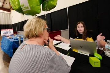 கனடாவில் வேலை தேடுவோருக்கு அரிய வாய்ப்பு: கவனம் ஈர்க்கும் 15 பணியிடங்கள்