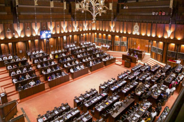 வாகனங்களை எதிர்பார்த்திருந்த எம்.பிக்களுக்கு கிடைத்த ஏமாற்றம் | Mps Who Were Expecting Vehicles Were Disappointed