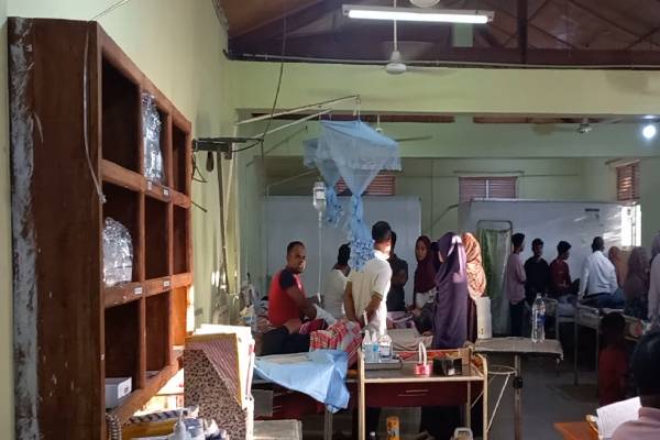 தமிழர் பகுதியில் BBQ சாப்பிட்ட 25 பேர் வைத்தியசாலையில் அனுமதி | 25 People Admitted Hospital Eating Bbq Kinniya