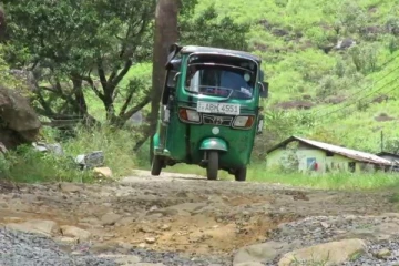 30 வருடங்களாக புனரமைப்பு செய்யப்படாத வீதி: மக்கள் விசனம் (Photos)