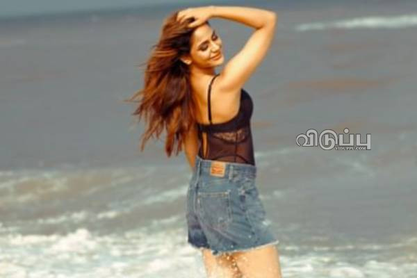 நேற்று அந்த போஸ்! இன்று இந்த போஸ்!! பிக்பாஸ் நடிகை ஐஸ்வர்யா தத்தாவின் கிளாமர் புகைப்படங்கள்.. | Biggbosstamil Actress Aishwarya Dutta Latest Post