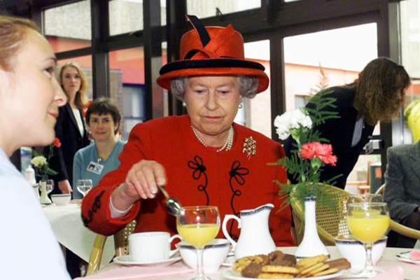 ராணி எலிசபெத்துக்கு பிடித்த ஒரே ஒரு உணவு…இவ்வளவு ஆபத்து இருக்கா? எச்சரிக்கை! | Queen Elizabeth Favorite Food