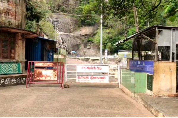 ஊரடங்கு எதிரொலி: திருநெல்வேலியில் மூடப்பட்ட குற்றால அருவிகள் | Coutrallam Falls Closed For Tourists Lockdown