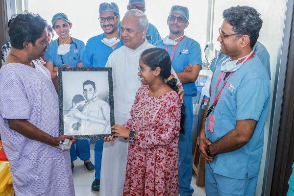 தந்தைக்கு உயிர்க்கொடுத்த சிறுமிக்கு குவியும் பாராட்டு! | Daughter Donates Part Of Her Liver To Father