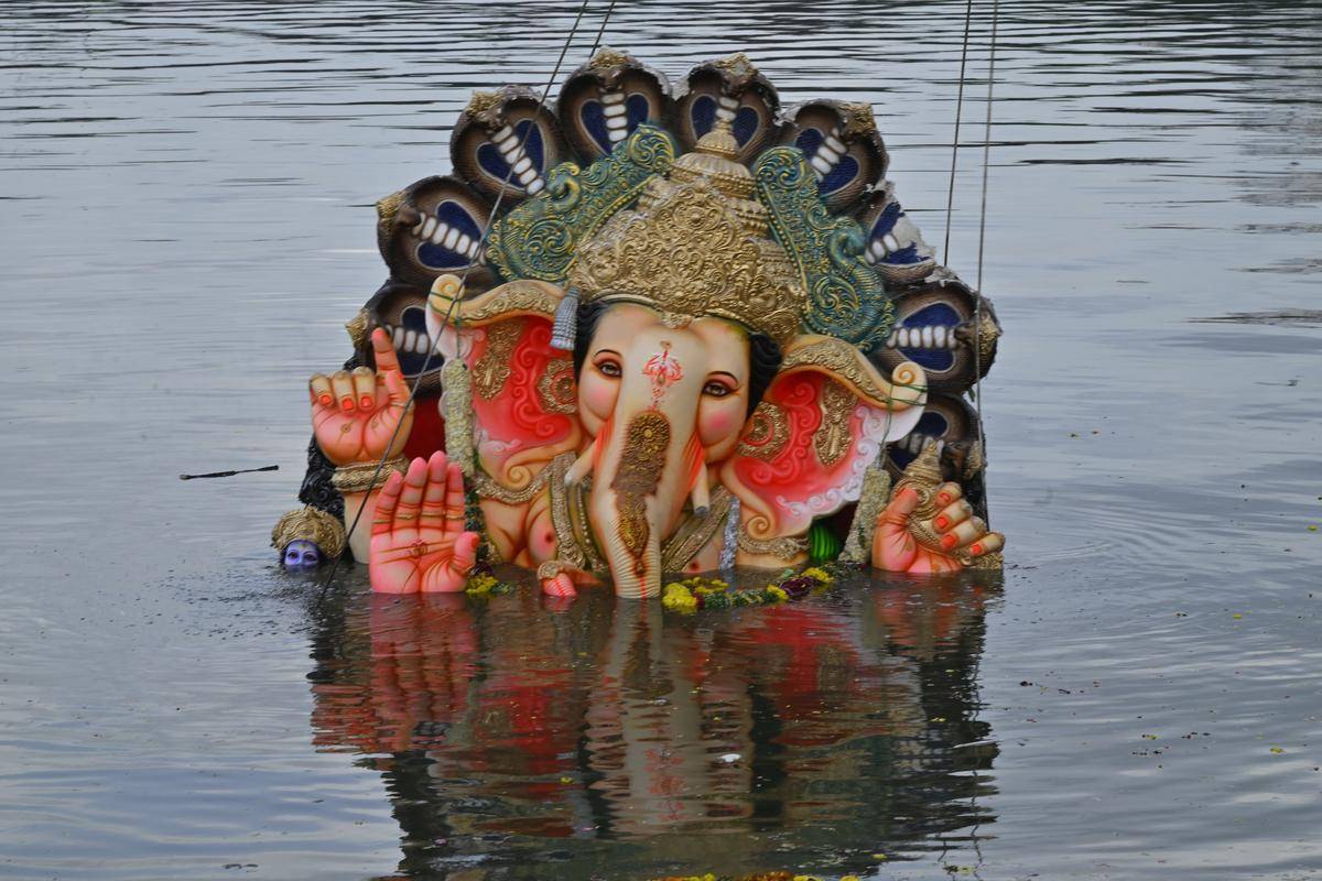 விநாயகர் சிலையை கரைக்கும் போது ஏரியில் மூழ்கி 6 மாணவர்கள் உயிரிழப்பு | 6 Students Die During Ganesh Immersion Telangana விநாயகர் சிலையை கரைக்கும் போது ஏரியில் மூழ்கி 6 மாணவர்கள் உயிரிழப்பு | 6 Students Die During Ganesh Immersion Telangana