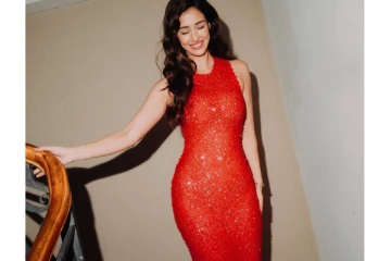 மினுமினுக்கும் உடையில் கங்குவா பட நாயகி திஷா பதானி.. அழகிய கிளாமர் போட்டோஸ்