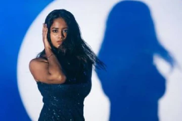 பவி டீச்சரா இது!! கிளாமர் லுக்கில் ரசிகர்களை மயக்கி வெளியிட்ட போட்டோஷூட் புகைப்படங்கள்..