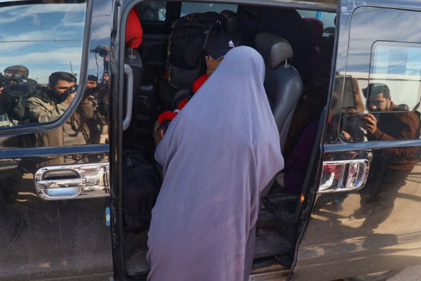 ஐ.எஸ் முகாமிலிருந்து திரும்ப முயன்ற குடிமகனுக்கு அவுஸ்திரேலியா தடை | Australia Bars Citizen Tried To Return From Camp