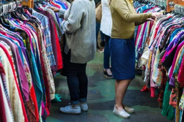 யாழில் இரு ஆடை விற்பனை நிலையங்களின் முகம் சுழிக்கும் செயல்! முதல்வரின் அதிரடி நடவடிக்கை