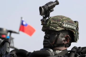 புகைவிட தொடங்கும் சீனா-தைவான் போர்: பீதியின் உச்சத்தில் ஜப்பான் மக்கள்!