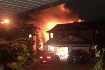 கனடாவில் பயங்கரம்! வீடோடு தீயில் எரிந்து 4 குழந்தைகள் உட்பட 7 பேர் உடல் கருகி பலி: பதற வைக்கும் காட்சி