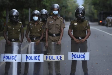 நாடாளுமன்ற வளாகத்திற்கு வந்த மர்ம நபர்கள்...! அச்சத்தில் அரசியல்வாதிகள்