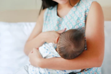 பால் குடிக்க மறுத்த பச்சிளம் சிசு ; தாயின் கொடூரத்தனத்தால் பரிதாபமாக பலியான சிசு