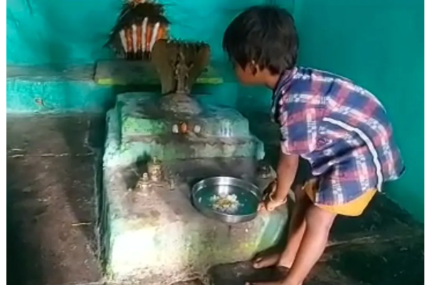 100 வீடுகளில் 400 சமாதிகள்...அங்கு என்ன நடக்கும் தெரியுமா? | Andhra Pradesh Ayyakonda Village Have More Than