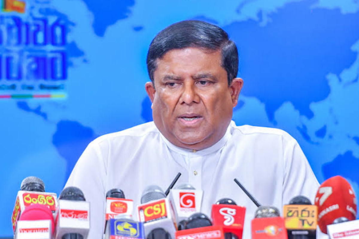 ரணிலின் பாதுகாப்பு அதிகாரி மீதான தாக்குதல்.. வஜிர அபேவர்தன முன்வைத்துள்ள கோரிக்கை | Attack On Ranil S Security Vajira Abeywardana ரணிலின் பாதுகாப்பு அதிகாரி மீதான தாக்குதல்.. வஜிர அபேவர்தன முன்வைத்துள்ள கோரிக்கை | Attack On Ranil S Security Vajira Abeywardana