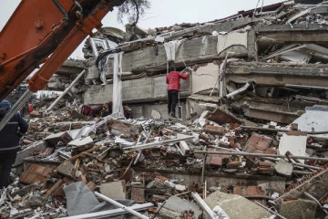 துருக்கி மற்றும் சிரியாவில் 12,000க்கும் மேற்பட்ட மக்களை காவு வாங்கிய நிலநடுக்கம்