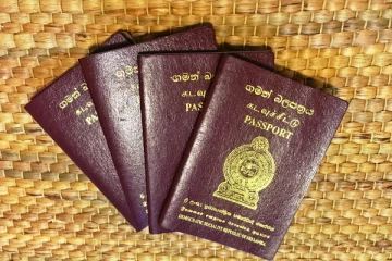 18 கடவுச்சீட்டுகளுடன் சிக்கிய தம்பதி நேர்ந்த கதி!