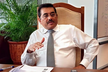 பதவி விலகும் முடிவை மாற்றிக்கொண்ட மத்திய வங்கி ஆளுனர்!