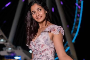 என்ன லாஸ் இதெல்லாம்!! இறுக்கமான ஜிம் ஆடையில் அப்படியொரு போஸ் கொடுத்த லாஸ்லியா