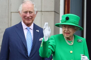 மன்னருடைய முடிசூட்டுவிழாவிற்கு அழைக்கப்படாத மகாராணியாரின் நெருங்கிய தோழி...