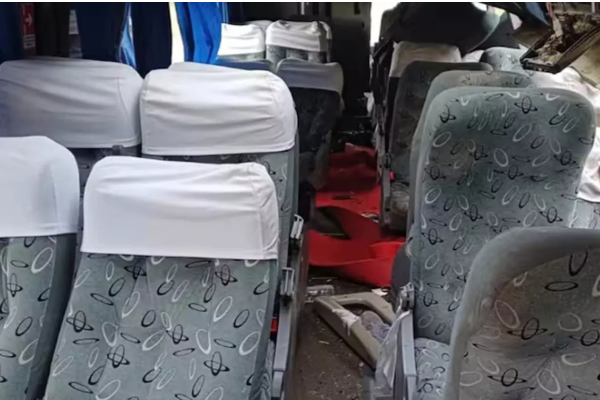 பிரேசிலில் சுற்றுலா பயணிகளுடன் கவிழ்ந்த பேருந்து ; 17 பேர் பலி | Bus Carrying Tourists Overturns In Brazil