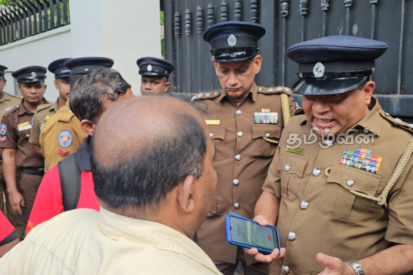 ஆளுநர் செயலகத்தை முடக்கி போராட்டத்தை முன்னெடுத்த இலங்கை ஆசிரியர் சங்கம் | Effigy Burned Northern Governor S Secretariat