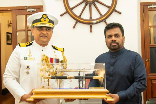 திருகோணமலை கடற்படைத் தளத்திற்கு விஜயம் மேற்க்கொண்ட ஜனாதிபதி அநுர | President Anura Visits Trincomalee Naval Base திருகோணமலை கடற்படைத் தளத்திற்கு விஜயம் மேற்க்கொண்ட ஜனாதிபதி அநுர | President Anura Visits Trincomalee Naval Base