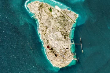 ලෝකෙම විනාස කරන්න හදන ට්‍රම්ප් - ඇමරිකාවෙන් තෙල් ජිවනාලියට දරුණු ප්‍රහාරයක්