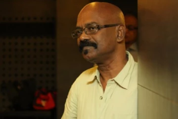 படப்பிடிப்பில் திடீர் மாரடைப்பால் சரிந்து விழுந்த இயக்குனர் - மருத்துவமனையில் தீவிர சிகிச்சை!