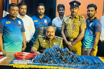 மன்னாரில் 'டைனமைட்' வெடிப்பொருட்களுடன் இருவர் கைது (Photos)