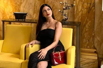 லண்டனில் மாளவிகா மோகனன்.. வேற லெவல் கிளாமர் ஸ்டில்கள்