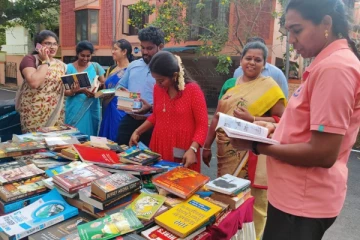 சரத்குமார் வீட்டின் முன் குவிக்கப்பட்ட புத்தகங்கள்! நெகிழ வைத்த சம்பவம்