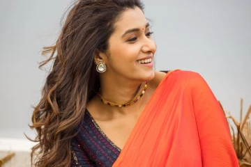 பிரியா பவானி ஷங்கர் சேலையில் செம கியூட் புகைப்படங்கள்