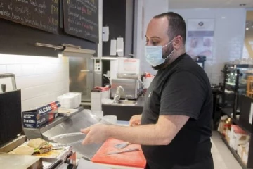 மாஸ்க் அணிவதை மொத்தமாக விலக்கிய கடைசி கனேடிய மாகாணம்