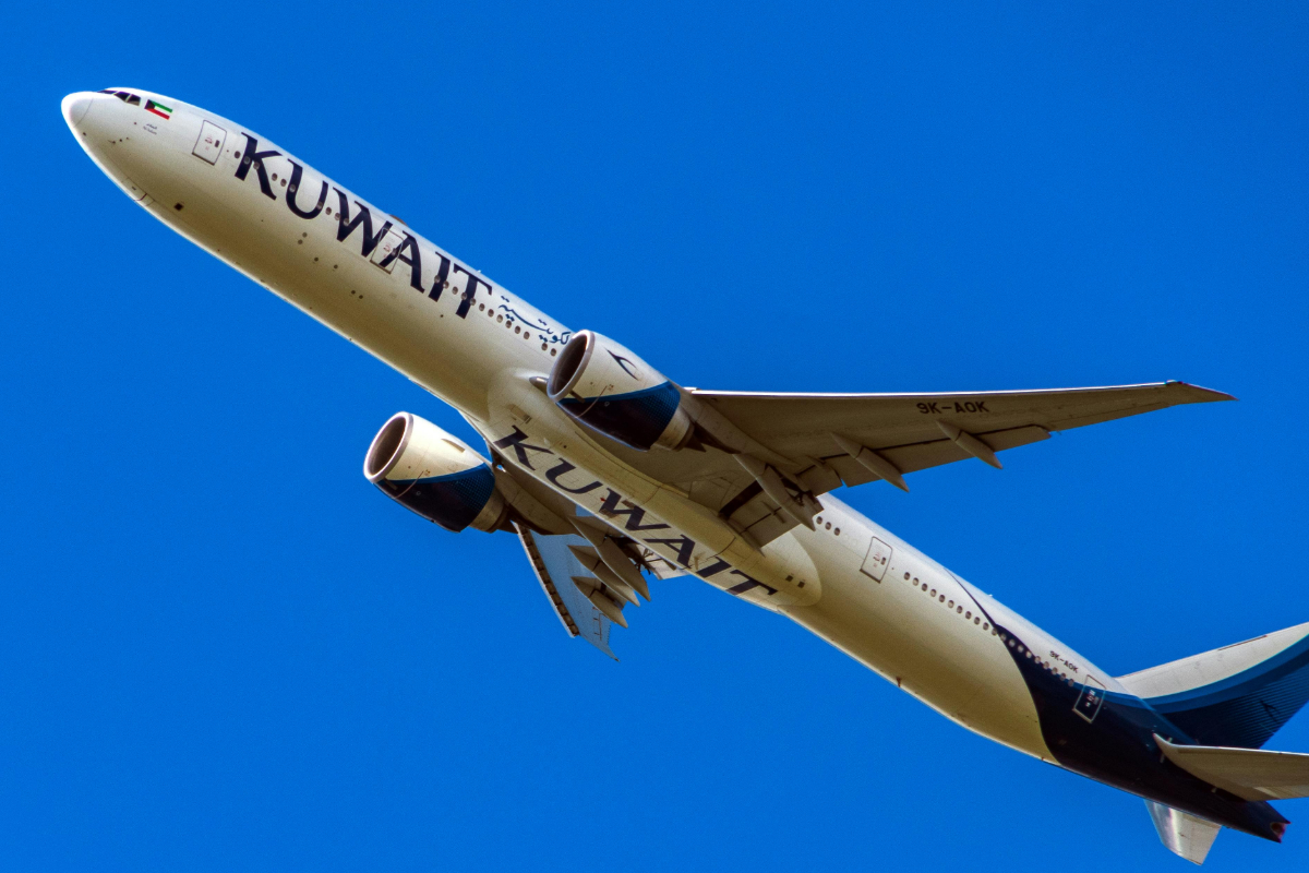 வழமைக்கு திரும்பும் குவைத் விமான சேவைகள் ; பயணிகள் மகிழ்ச்சி | Kuwait Air Services Return To Normalcy