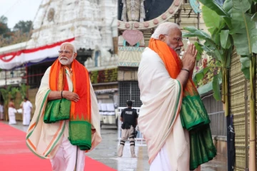 'பிரதமர் மோடி' திருப்பதி ஏழுமலையான் கோயிலில் சாமி தரிசனம் - அவரின் பிரார்த்தனை இதுதான்!